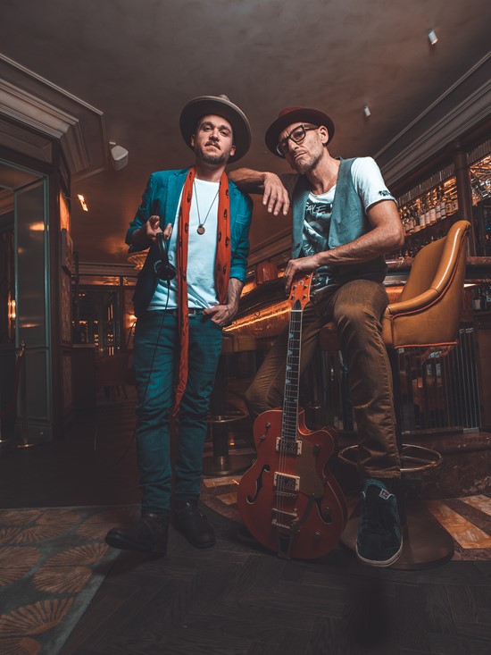 Dj and Guitar (CH)